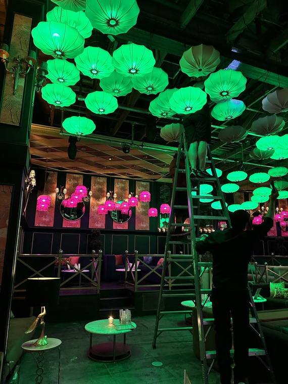 Lantern ceiling with hundreds of hung fixtures